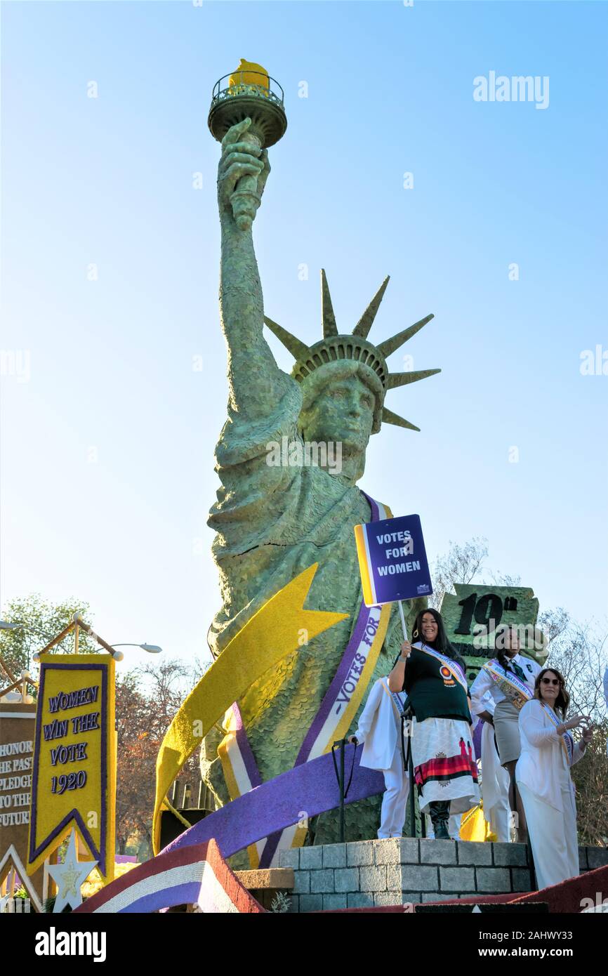 2020 Rose Parade float features a 30-foot Statue of Liberty holding the tablet of the 19th amendment and dressed in the suffrage sash Stock Photo