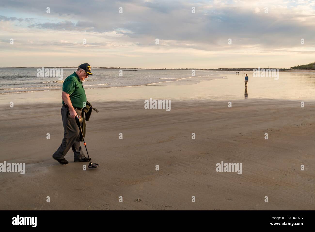 Man using a metal detector to search for lost treasure on a beach Stock ...