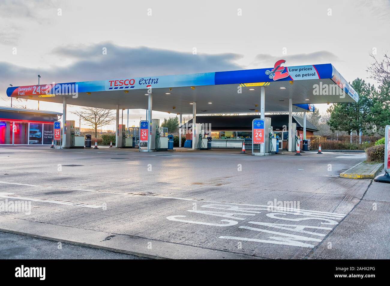 CHESTER, UNITED KINGDOM - DECEMBER 25th, 2019: Tesco petrol filling station forecourt Stock Photo
