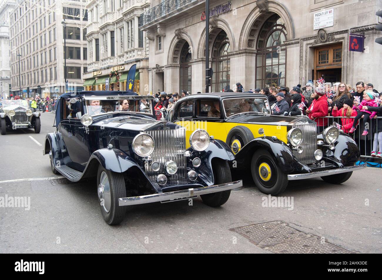 London, Britain. 1st Jan, 2020. Vintage cars are seen during the annual New Year's Day Parade in London, Britain, Jan. 1, 2020. Credit: Ray Tang/Xinhua/Alamy Live News Stock Photo