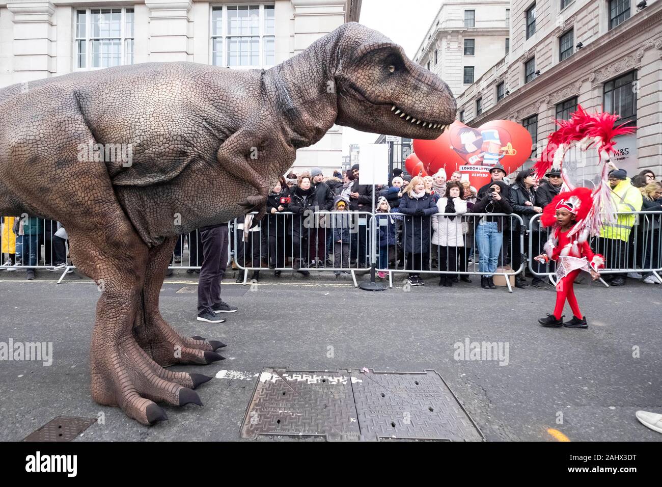 London, Britain. 1st Jan, 2020. People watch the annual New Year's Day Parade in London, Britain, Jan. 1, 2020. Credit: Ray Tang/Xinhua/Alamy Live News Stock Photo