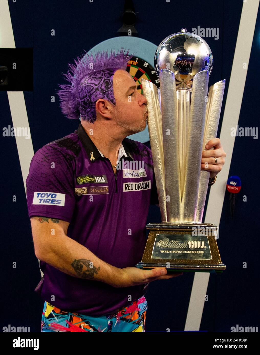 Peter wright darts hi-res stock photography and images - Page 22 - Alamy