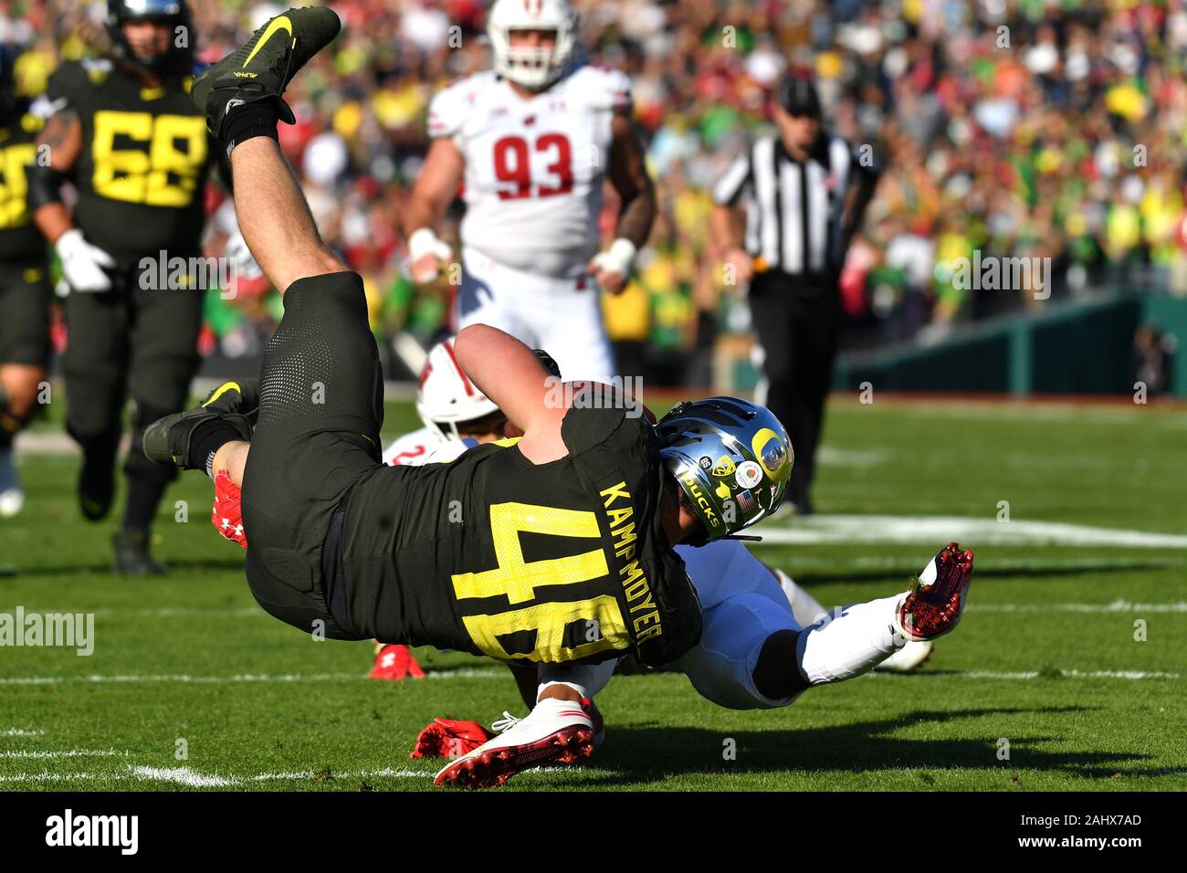 Pasadena, CA. 1st Jan, 2020. Oregon Ducks tight end Hunter Kampmoyer #48 in  action during the first quarter of the 106th Rose Bowl College football game  between the Oregon Ducks and the