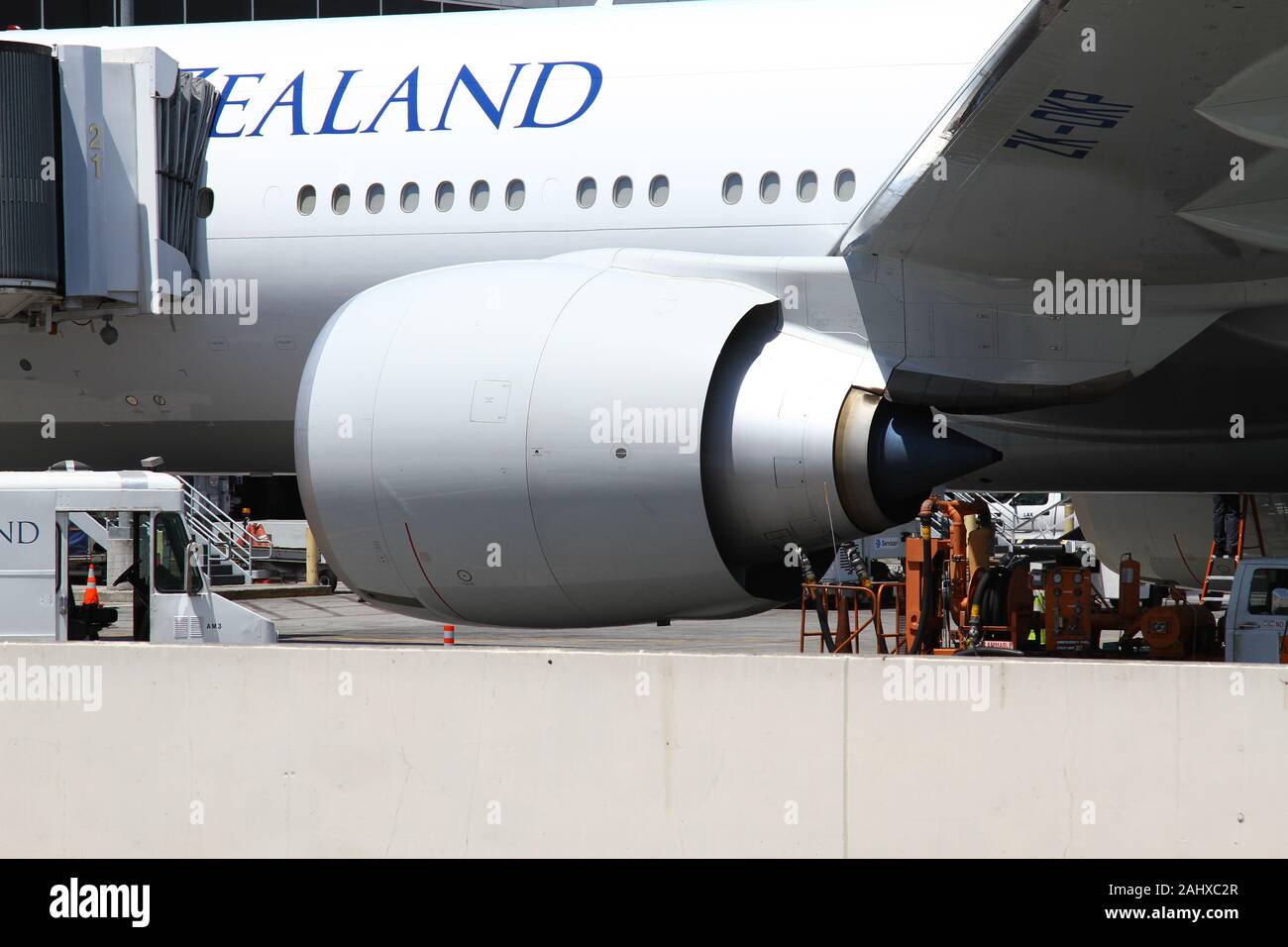 AIRLINE INDUSTRY. TRANS ATLANTIC AIRLINER BEING REFUELLED AT LOS ANGELES AIRPORT. THE AIR NEWZEALAND TRANS ATLANTIC FLIGHT ROUTE WILL BE CANCELLED IN 2020 BUT WILL CONTINUE TO FLY BETWEEN NEWZEALAND AND THE UNITED STATES OF AMERICA. PASSENGER JET AIRCRAFT. FOSSIL FUELS. CARBON OFF SETTING. CLIMATE CHANGE. SCHEDULED AIRLINER. FREQUENT FLYERS. AIR TRAVEL. BUSINESS TRIPS. VACATION FLIYING. AVIATION FUEL. Stock Photo