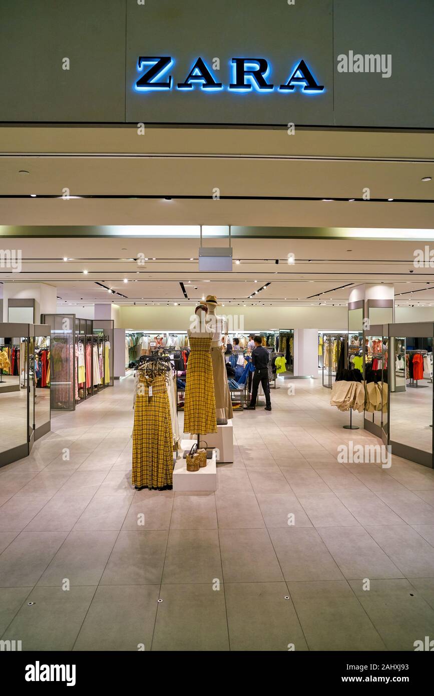 SINGAPORE - CIRCA APRIL, 2019: Zara brand name over store entrance in the  Shoppes at Marina Bay Sands Stock Photo - Alamy