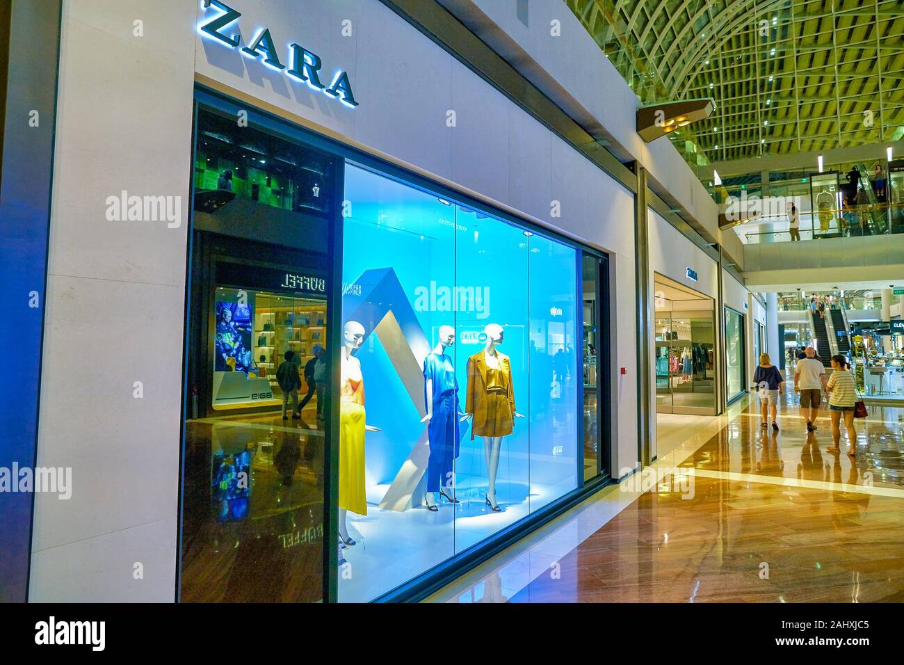 SINGAPORE - CIRCA APRIL, 2019: display window at Zara store in the Shoppes  at Marina Bay Sands Stock Photo - Alamy