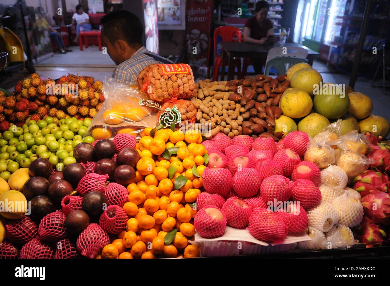 Tropical fruit cart, including pomelos, jujube, tamarind, star apples
