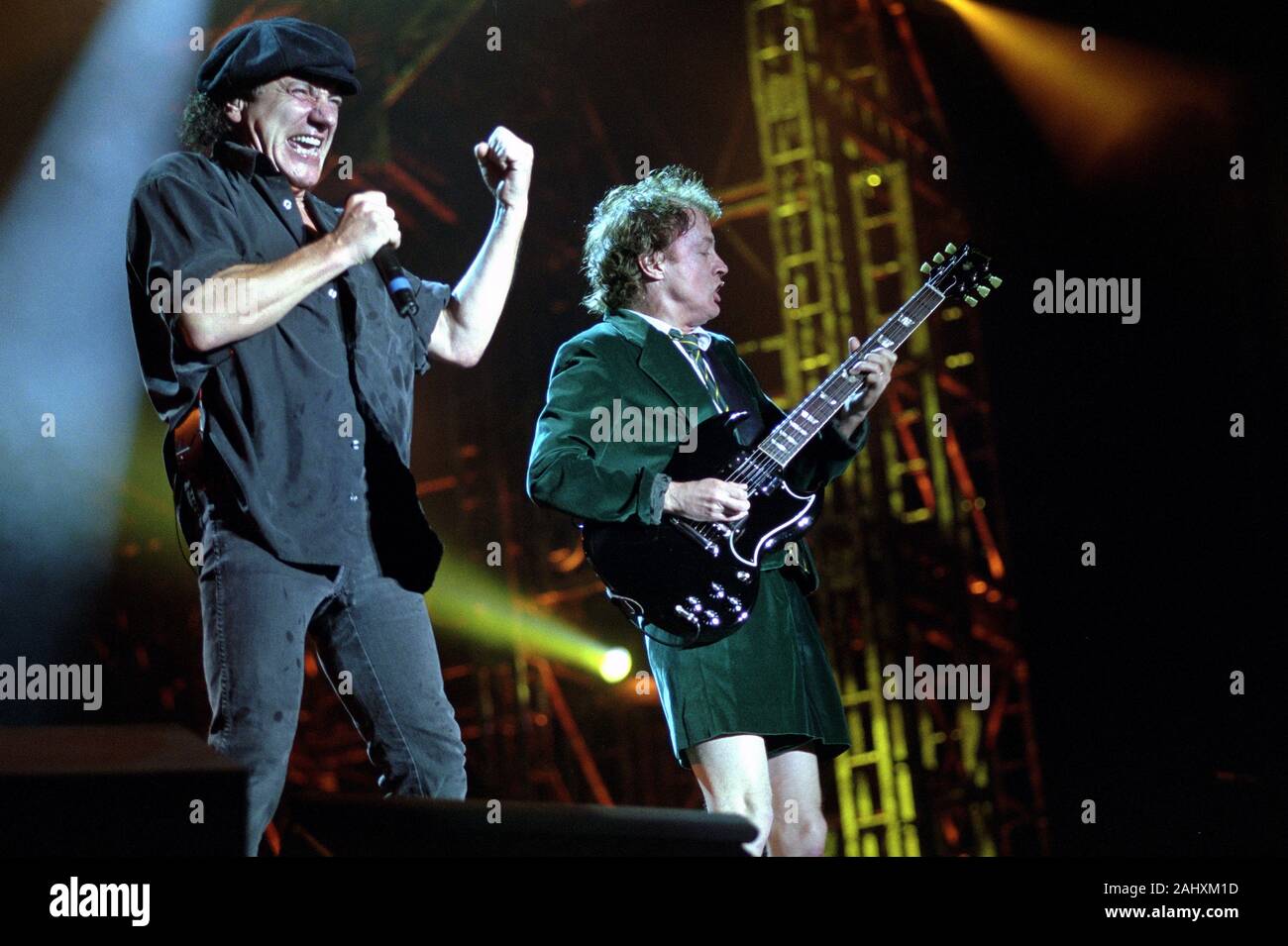 Angus young brian johnson hi-res stock photography and images - Alamy