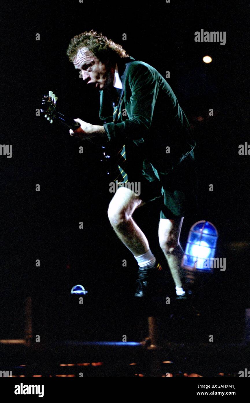 Angus young images 2001 hi-res stock photography and images - Alamy