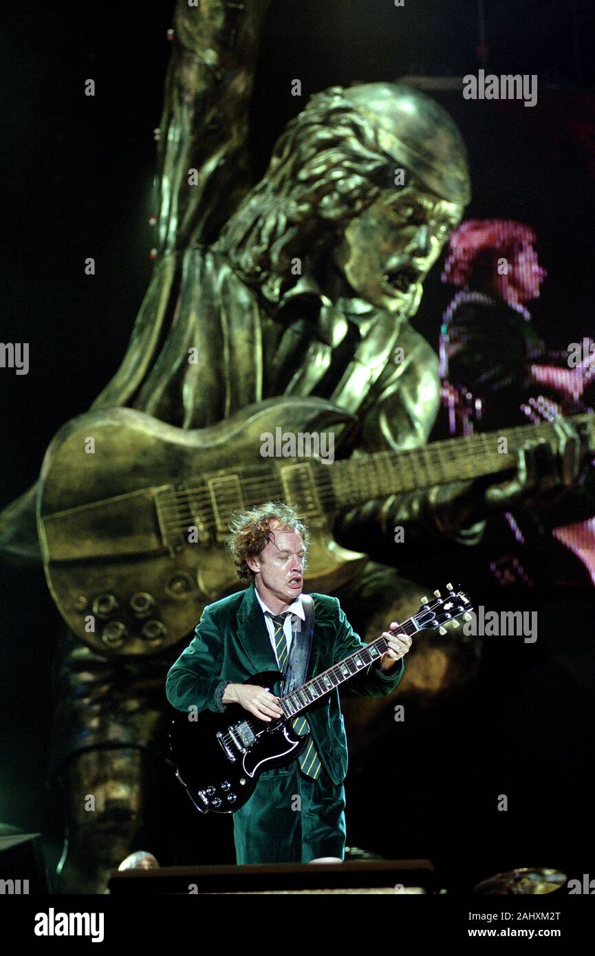Malcolm acdc angus young hi-res stock photography and images - Alamy