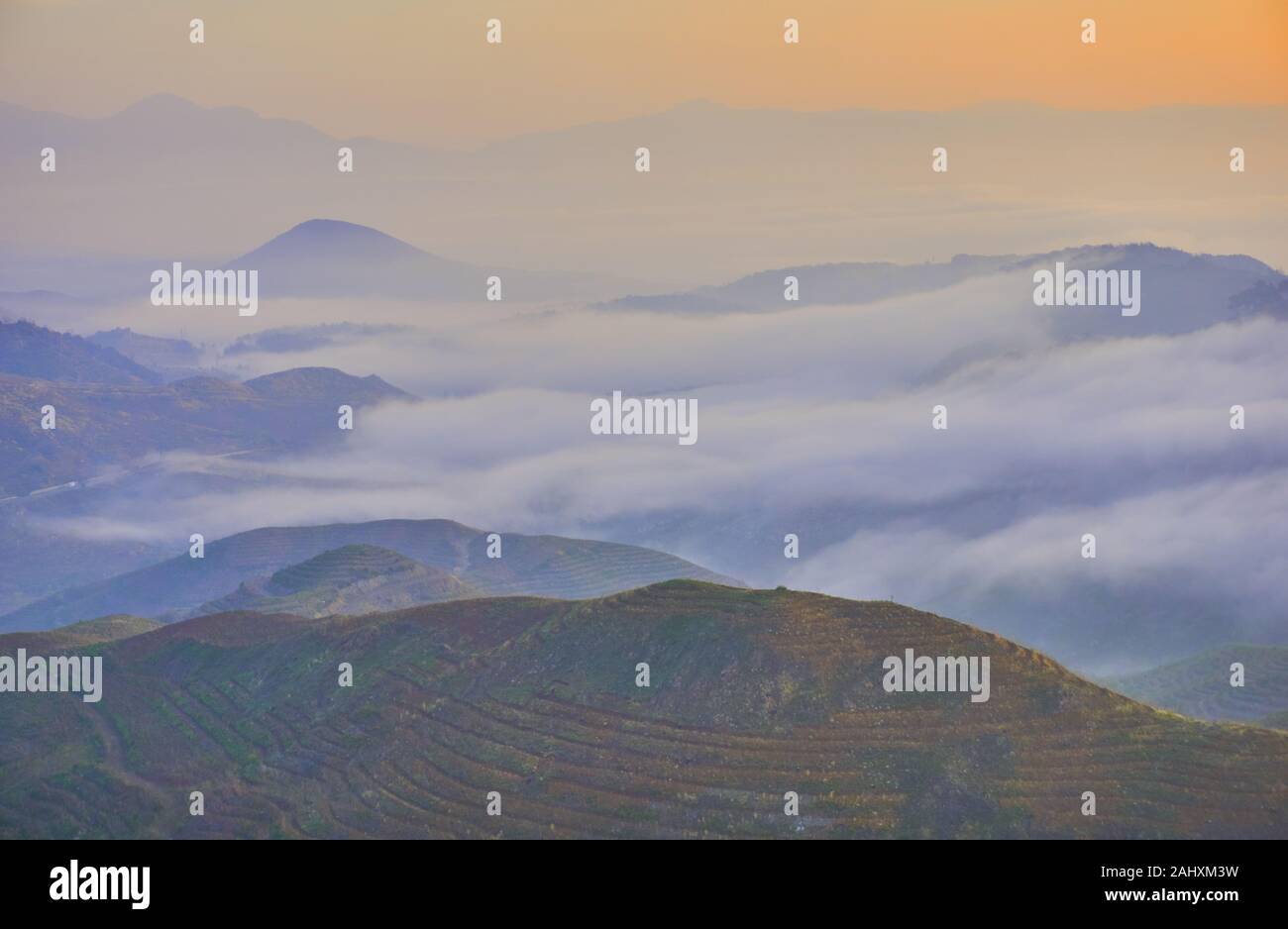 Sunrise over clouds hi-res stock photography and images - Alamy