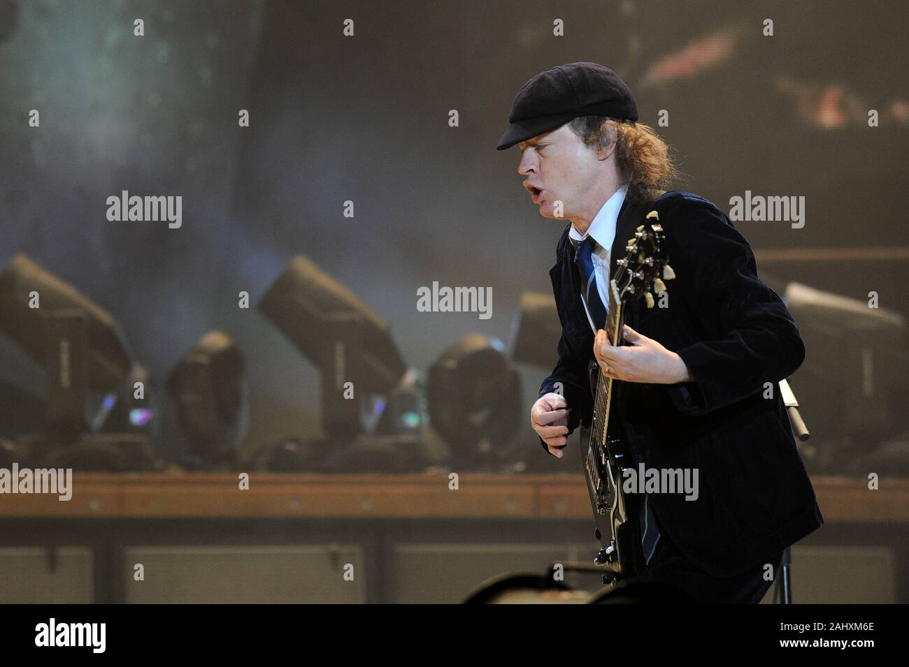 Angus young 1979 hi-res stock photography and images - Alamy