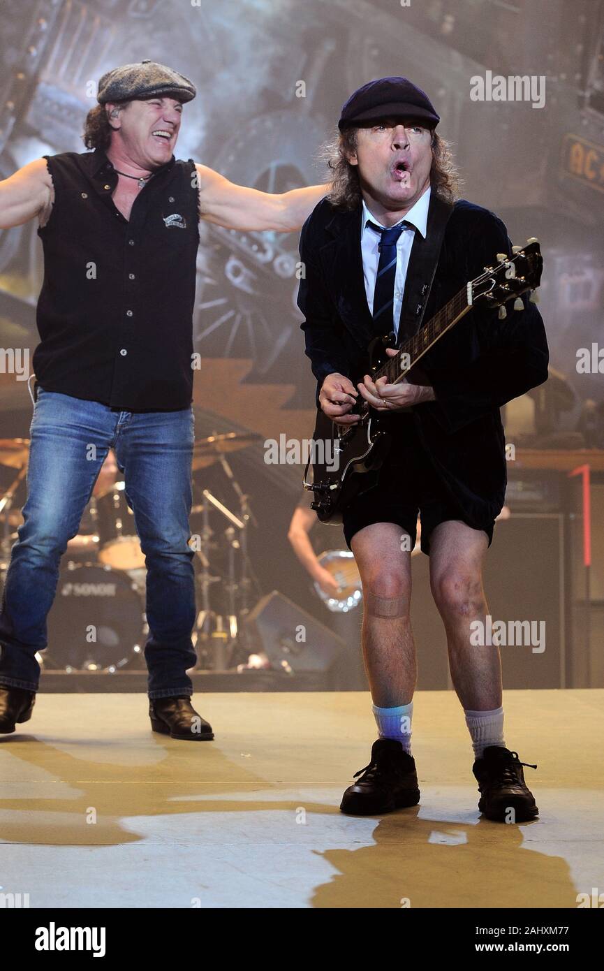 Angus young 1979 hi-res stock photography and images - Alamy