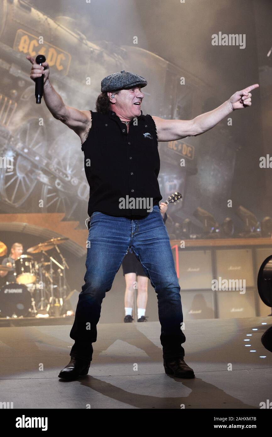 Brian johnson ac dc 1980 hi-res stock photography and images - Alamy