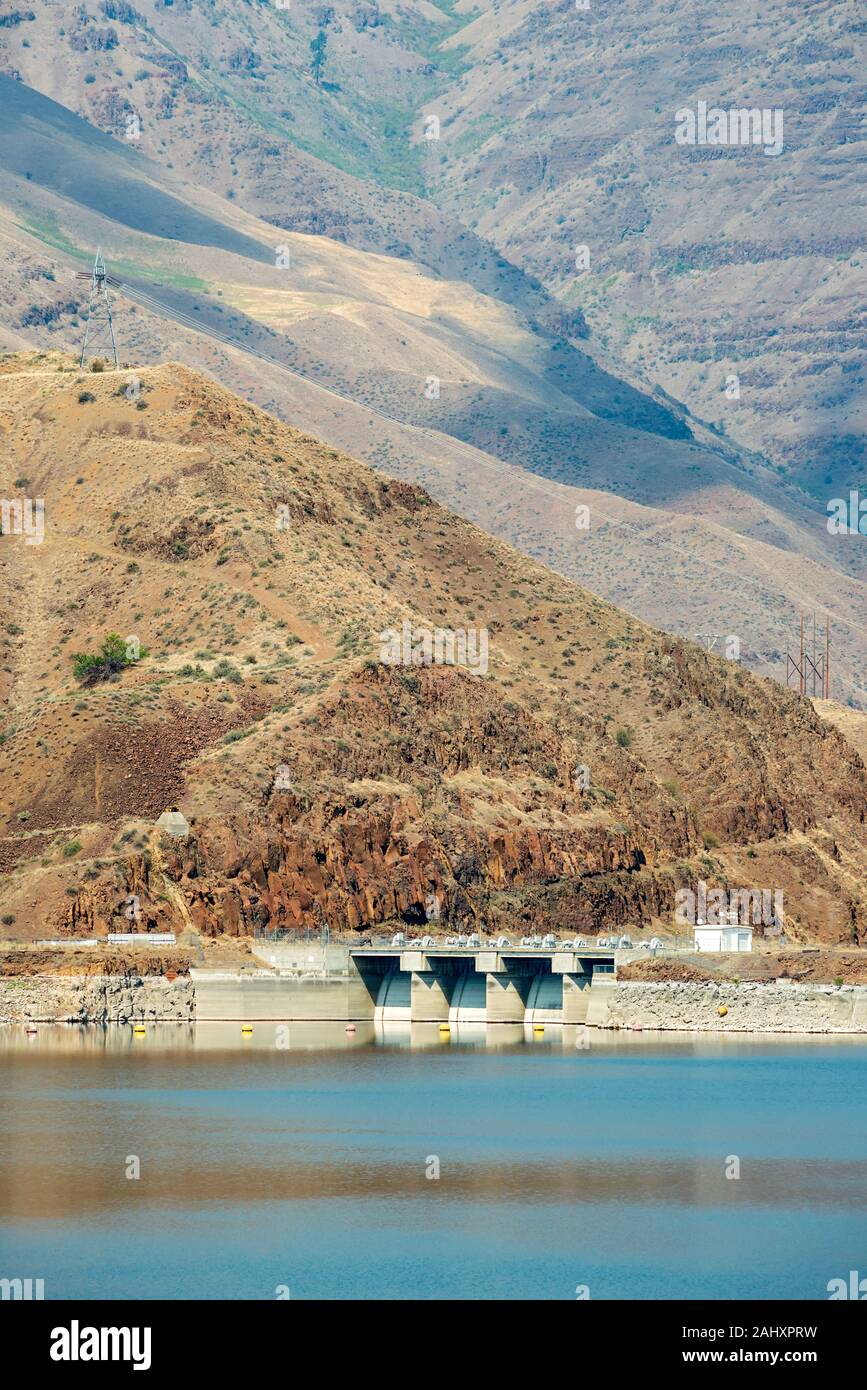 The Brownlee Dam impounds the Snake River on the IdahoOregon Border