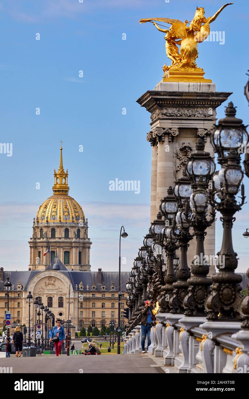 Pont Alexandre III, Hôtel des Invalides, Paris, France Stock Photo - Alamy