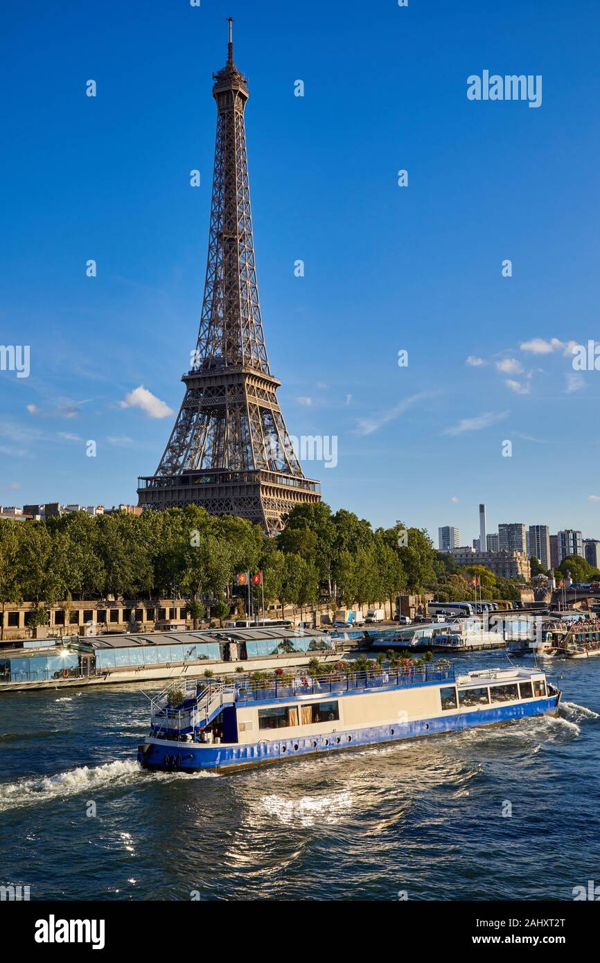 Le tour eiffel hi-res stock photography and images - Alamy