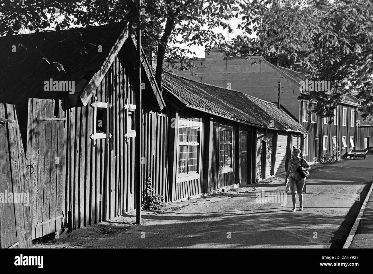 Besuch in Arboga, alte Höfe in der Ahllöfsgatan, Südschweden, 1969. Visiting Arboga, traditional farmhouses at Ahllöfsgatan, South of Sweden, 1969. Stock Photo