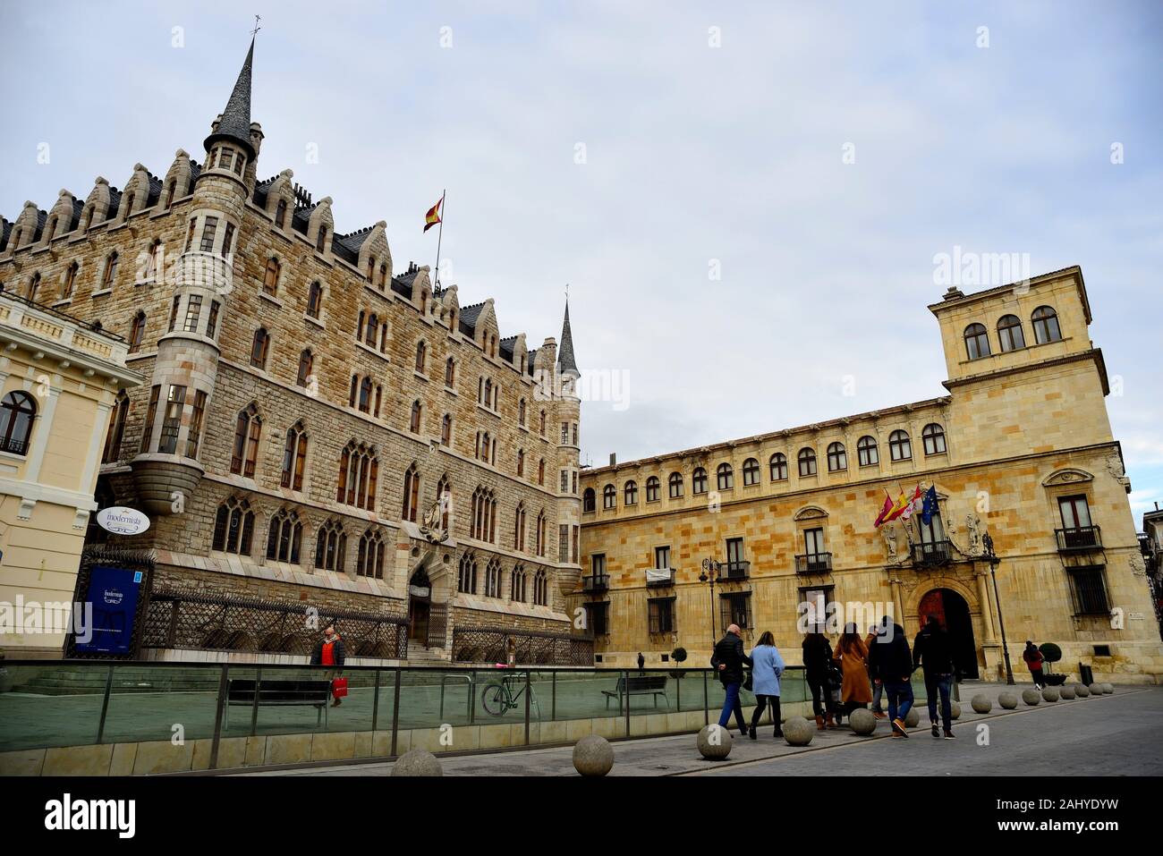 Square of San Marcelo. Provincial council of Leon and Botines house, built  by Gaudi, Leon, Spain Stock Photo - Alamy