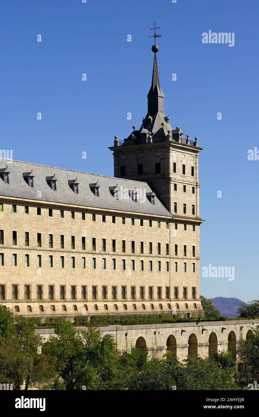 San Lorenzo Del Escorial Madrid Spain Tower Of The Royal Monastery Of San Lorenzo De El Escorial In The Community Of Madrid Stock Photo Alamy