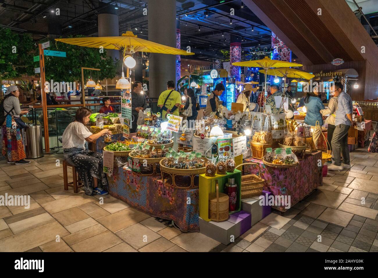 IconSiam shopping mall food court, Khlong San District, Thonburi, Bangkok,  Thailand Stock Photo - Alamy