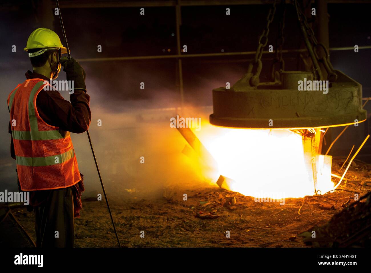 From metal scrap to iron rod making steel factory machine operator at