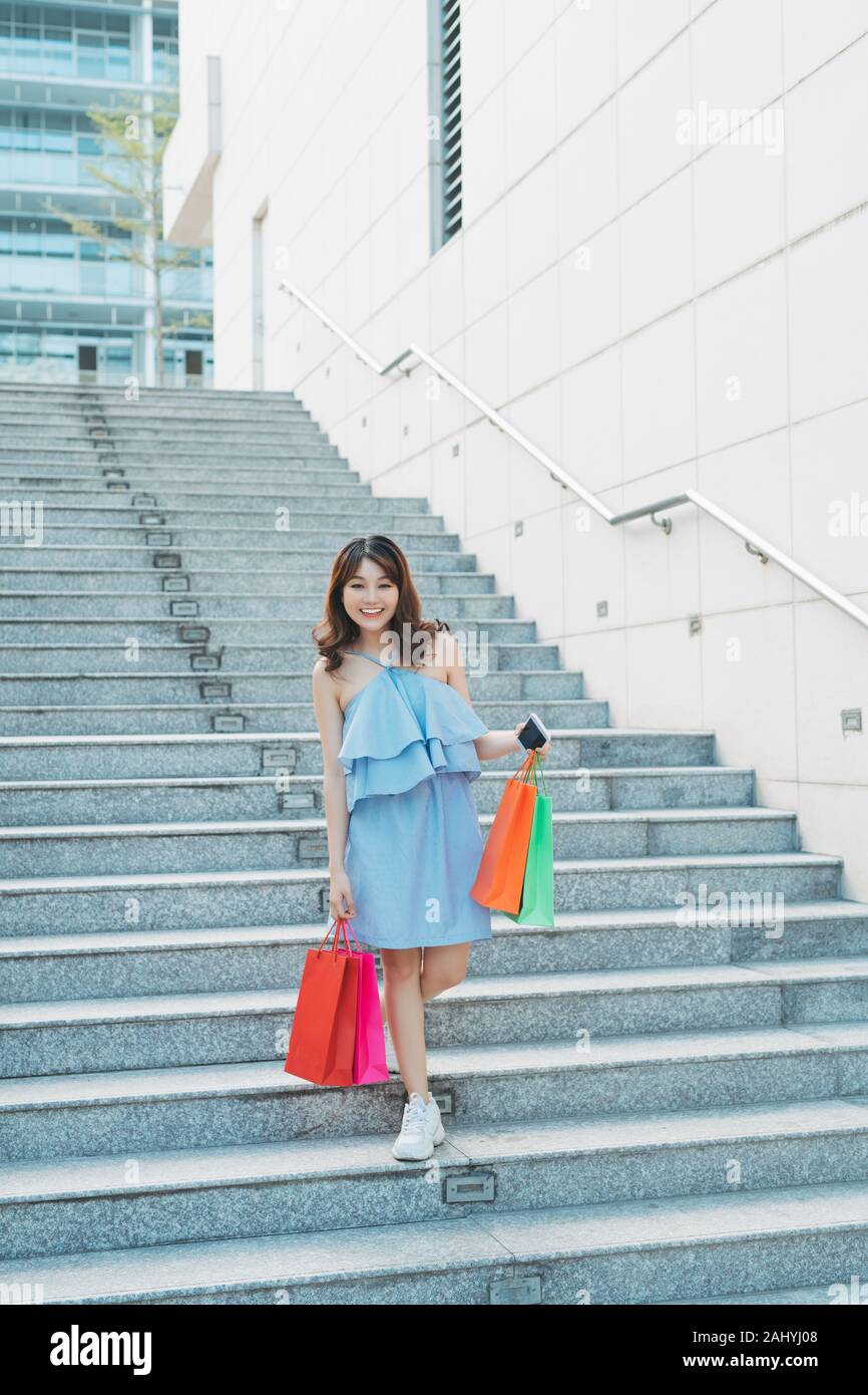 Asian chinese girl going shopping hi-res stock photography and images ...
