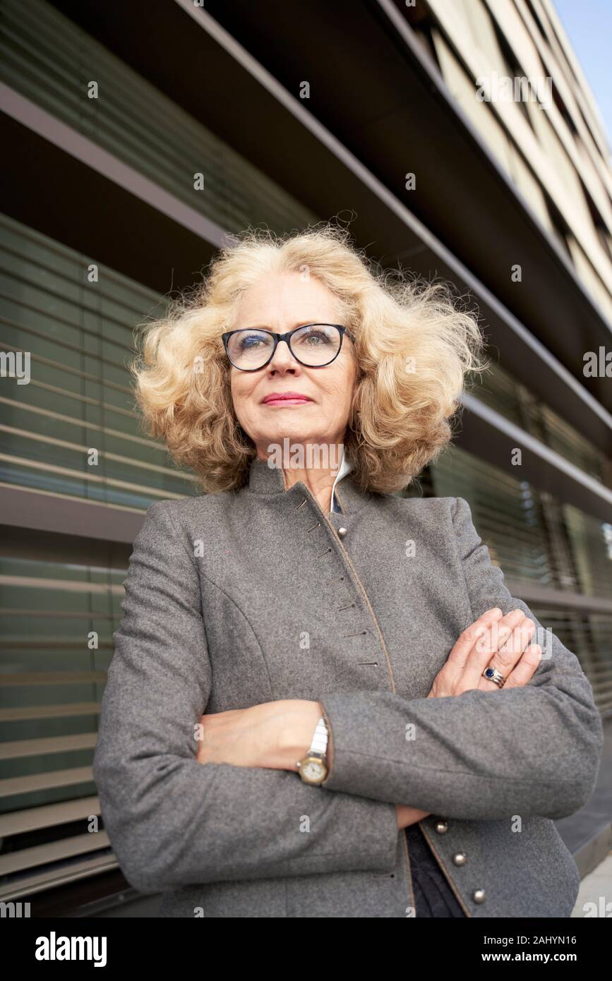 Stern looking woman arms crossed hi-res stock photography and images ...