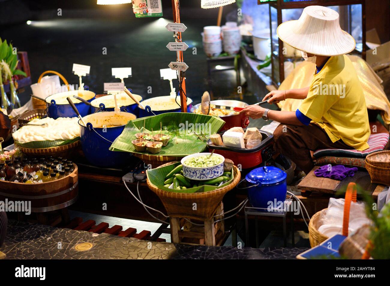 IconSiam shopping mall food court, Khlong San District, Thonburi, Bangkok,  Thailand Stock Photo - Alamy
