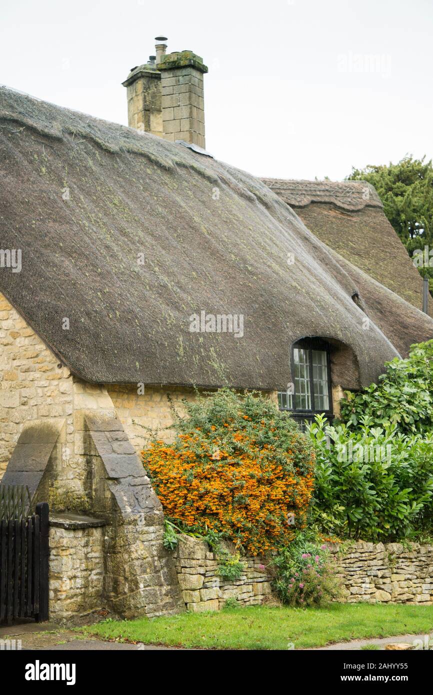 Cotswolds river panoramic house hires stock photography and images Alamy