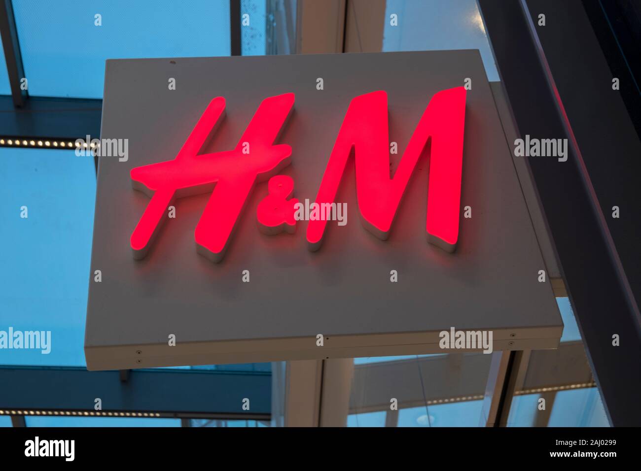 Billboard H&M At Hoog Catharijne Shopping Mall Utrecht The Netherlands 2019  Stock Photo - Alamy