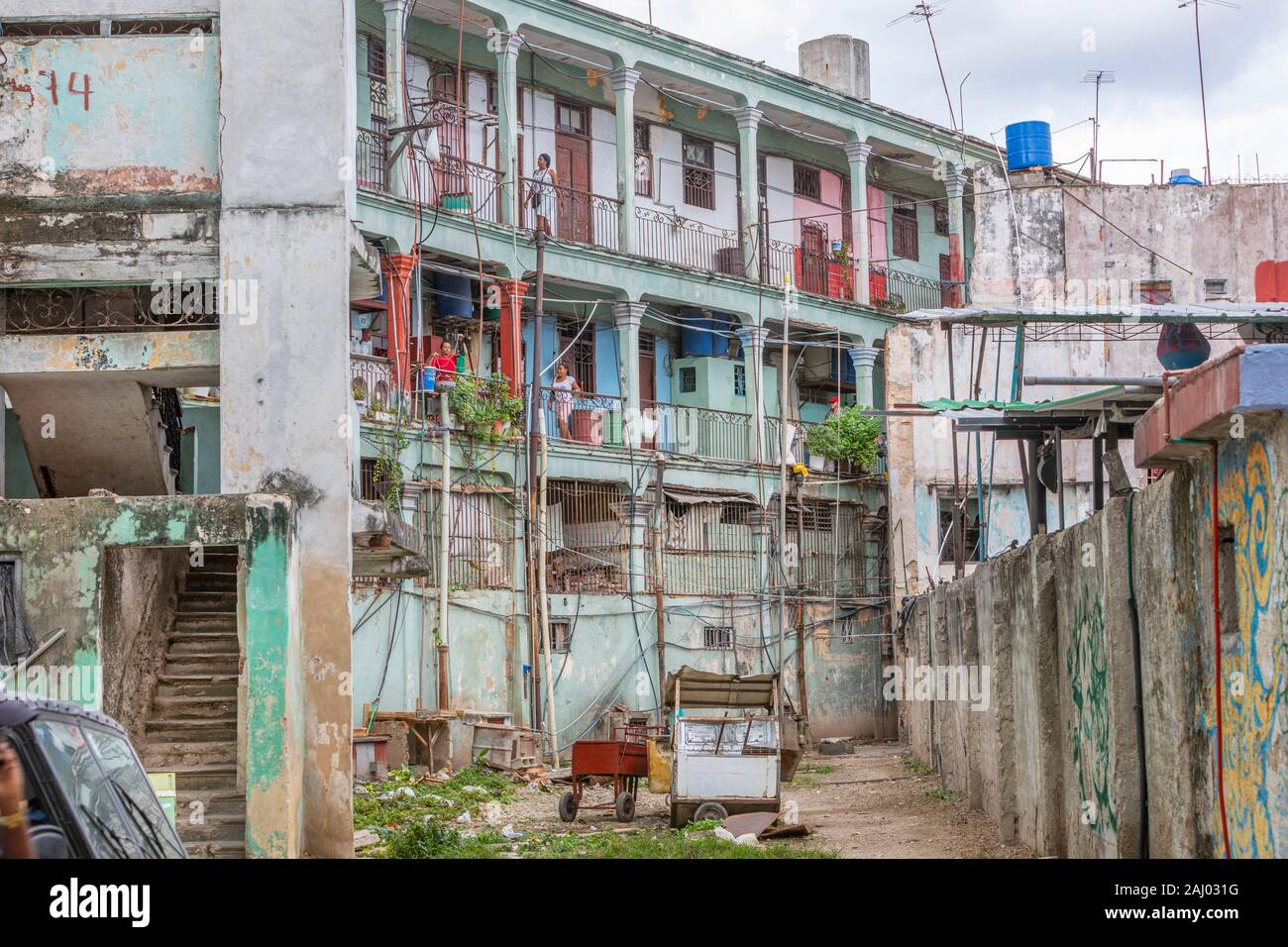 Run down dwellings in Havana, Cuba Stock Photo