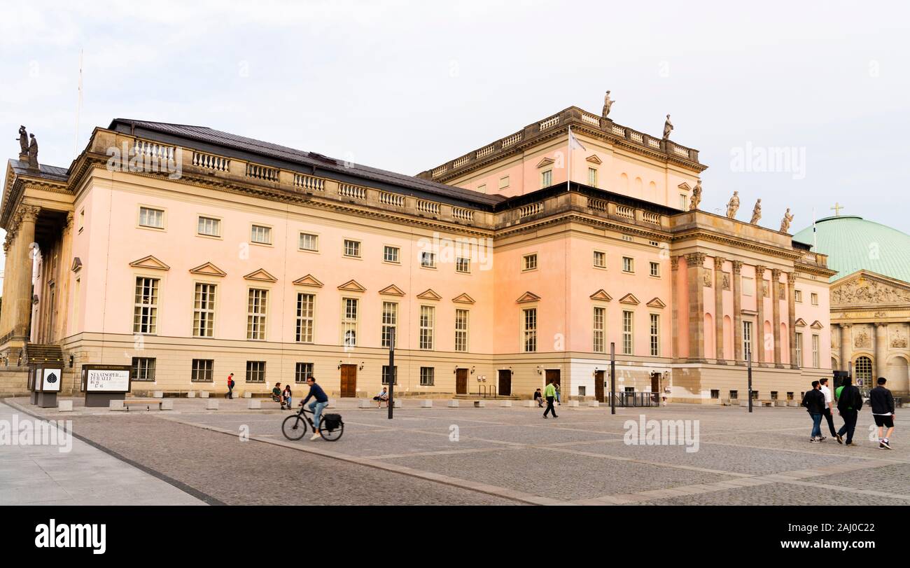 Staatsoper unter den linden 2018 hi-res stock photography and images ...