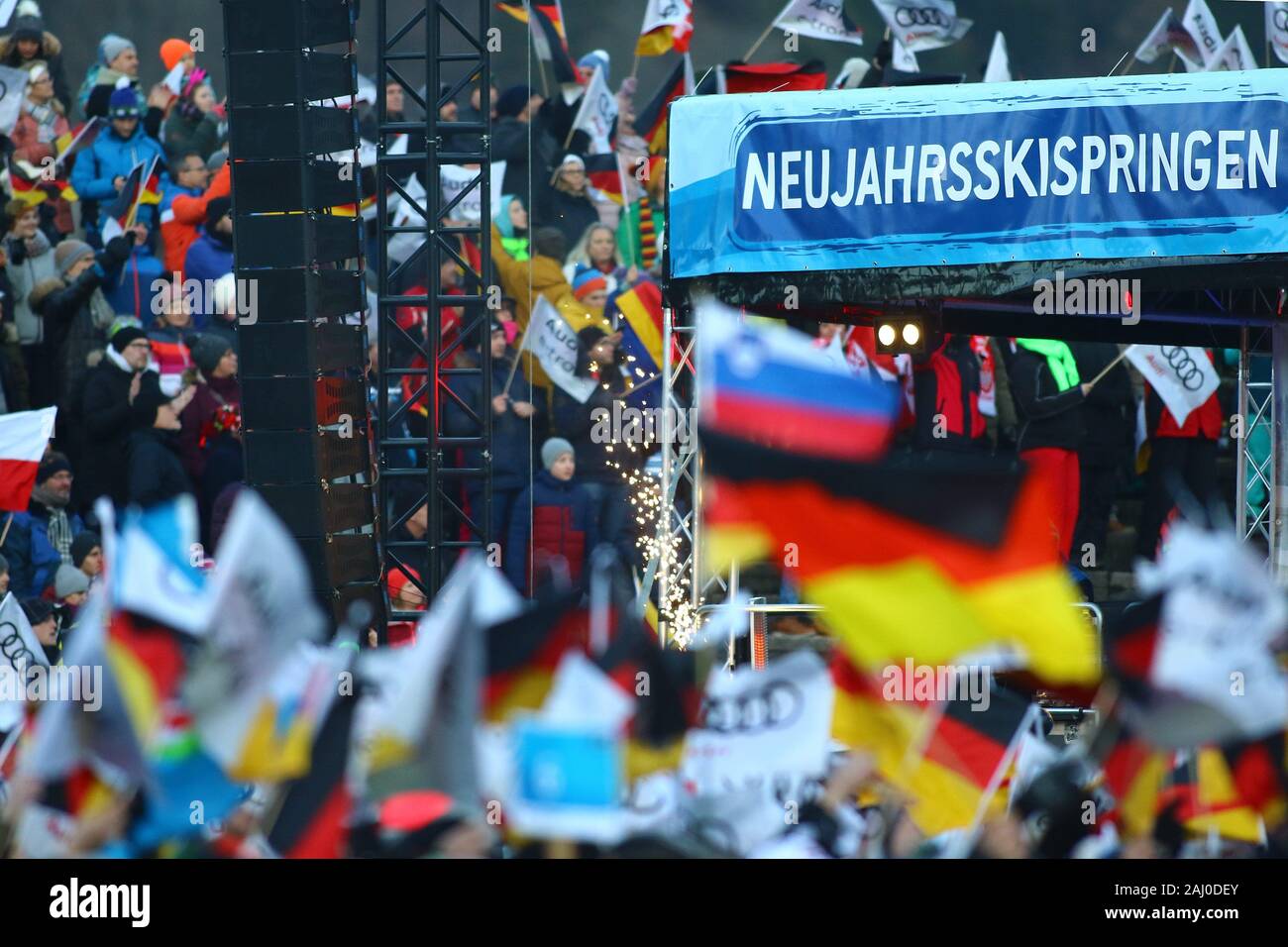 Garmisch Partenkirchen, Deutschland. 01st Jan, 2020. Garmisch-Partenkirchen, Germany January 01, 2020: 68th Four Hills Tournament - Jumping - Garmisch-Partenkirchen fans during New Year's ski jumping, fan curve/fans/fan block/feature/symbol/symbol photo/characteristic/detail/| usage worldwide Credit: dpa/Alamy Live News Stock Photo