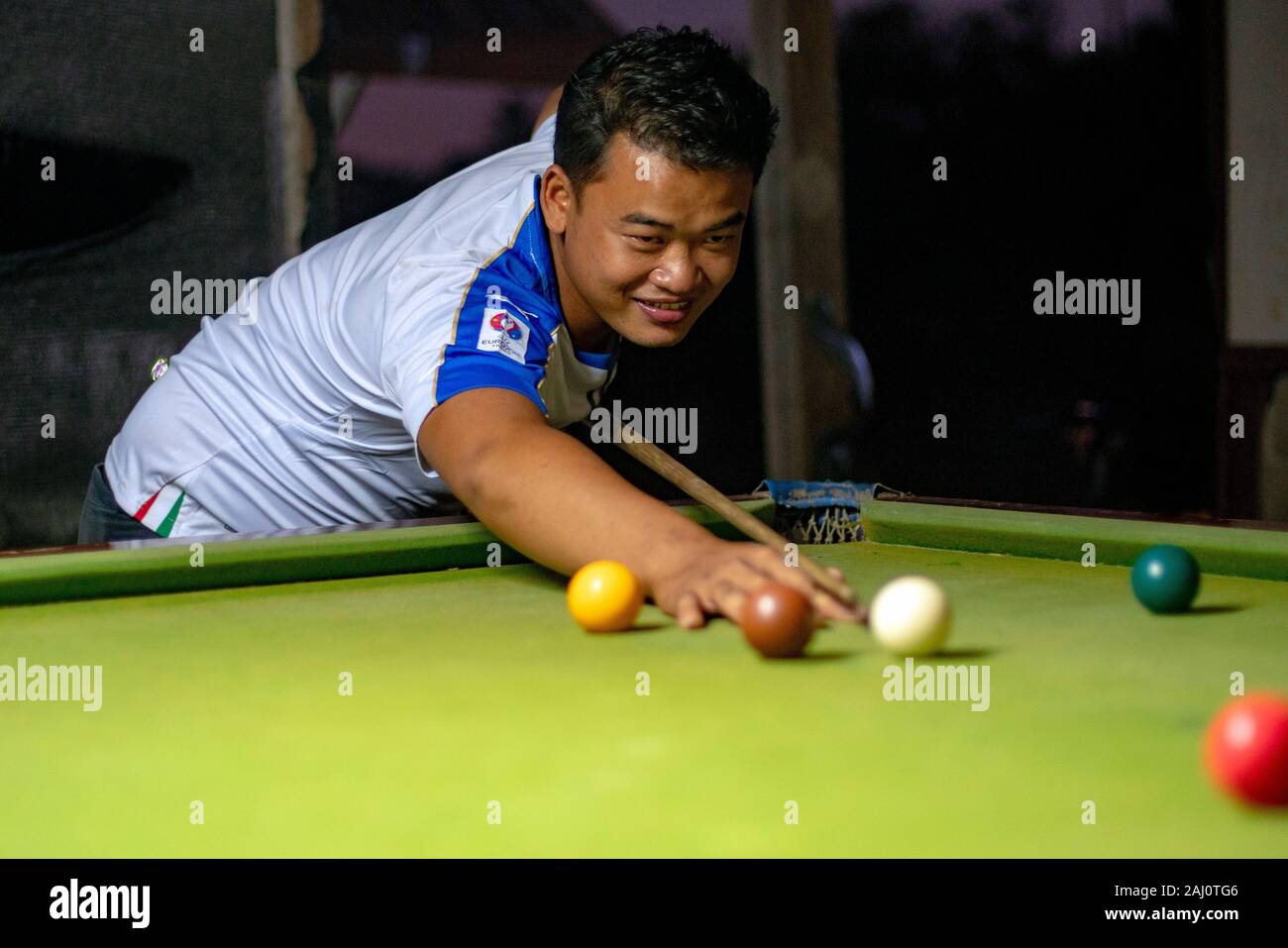 Play snooker hi-res stock photography and images - Alamy