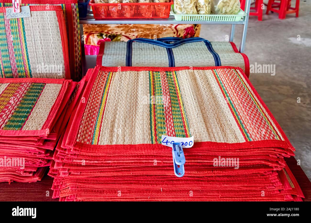 Colourful bamboo place mats hires stock photography and images Alamy