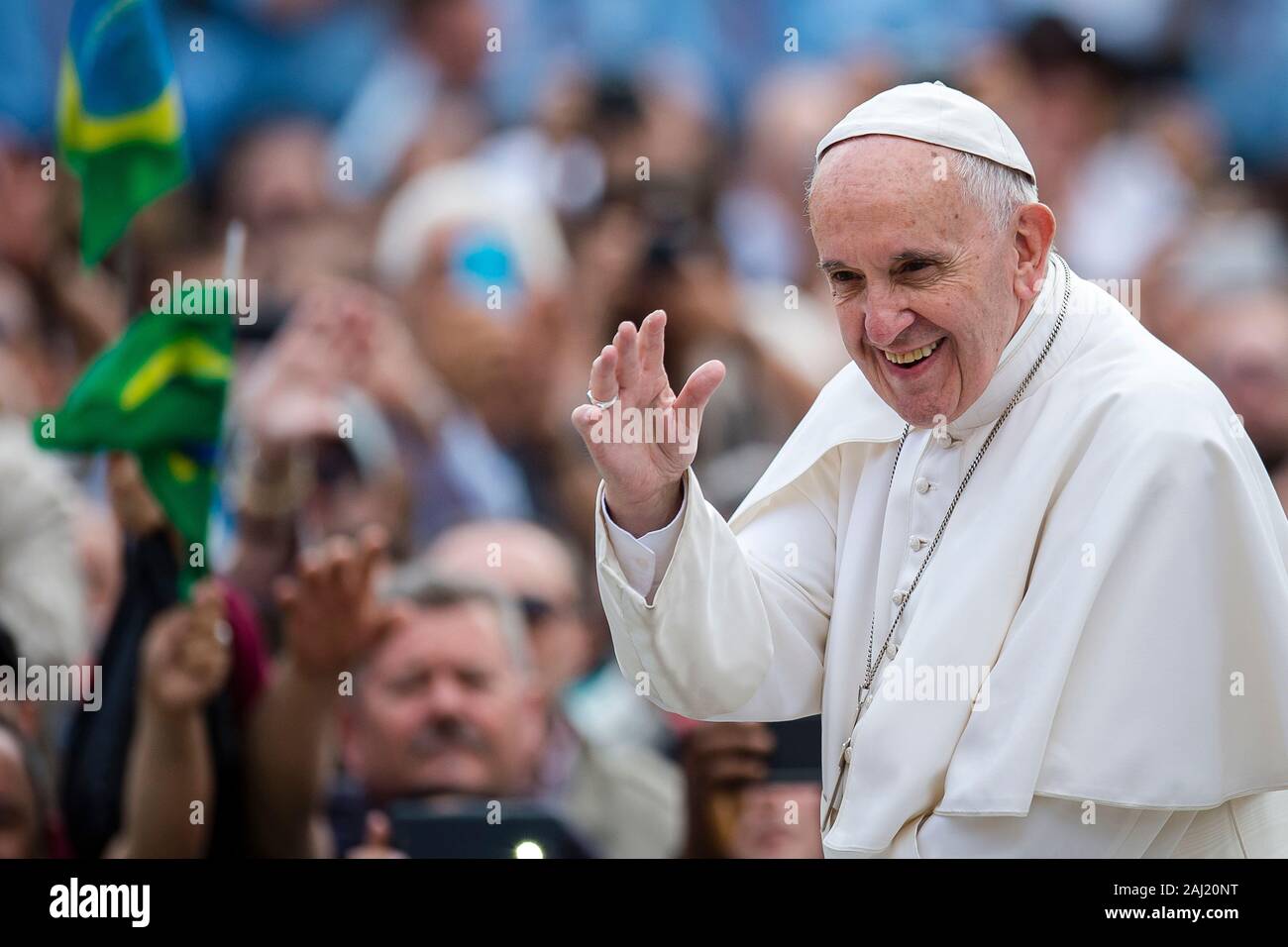 Pope Francis arrives for his weekly general audience in St. Peter's Square at the Vatican, Rome, Lazio, Italy, Europe Stock Photo