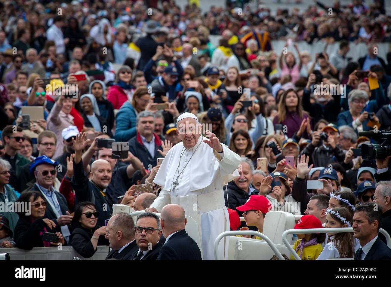 Pope Francis arrives for his weekly general audience in St. Peter's Square at the Vatican, Rome, Lazio, Italy, Europe Stock Photo