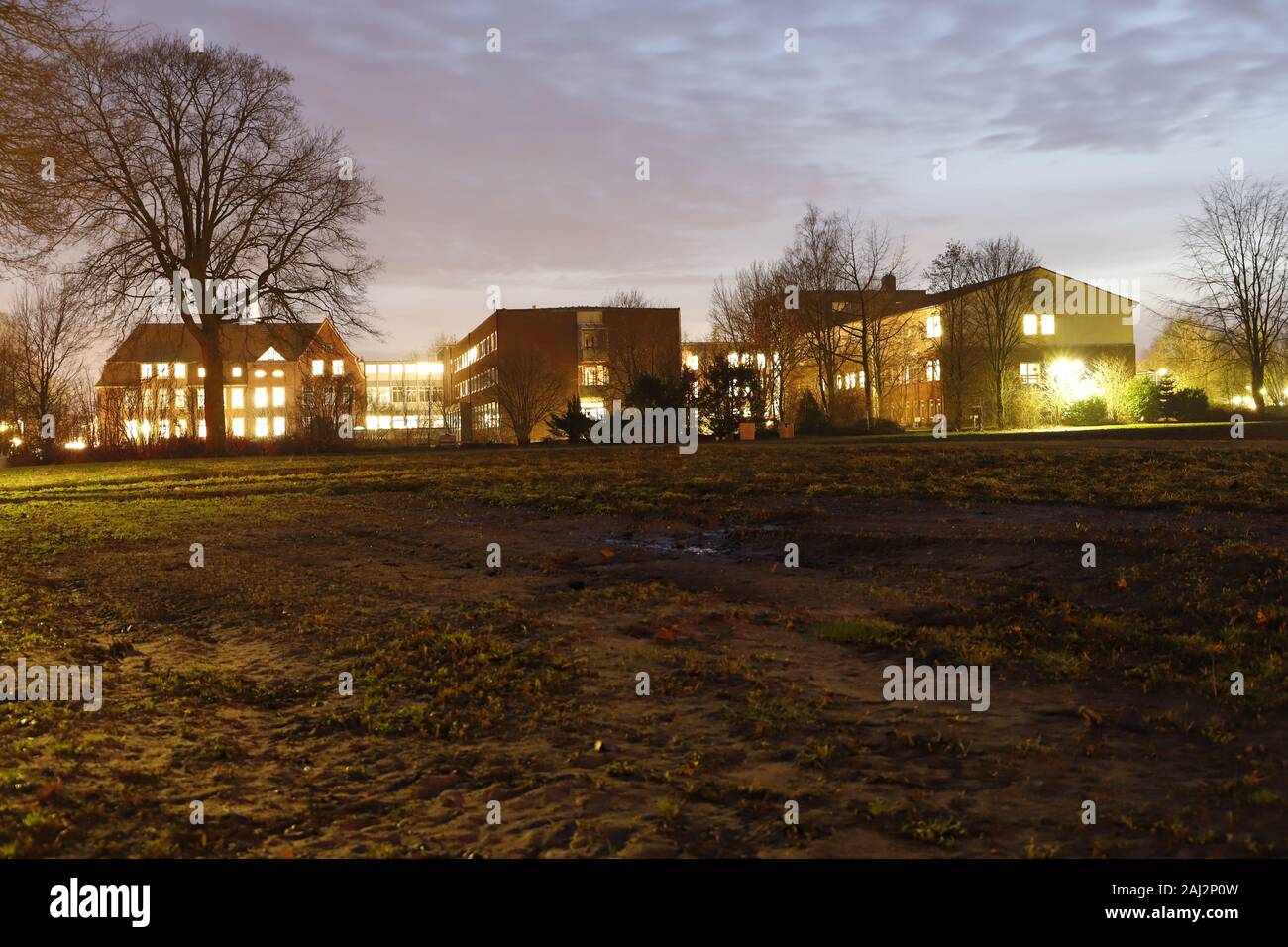 Krankenhaus, Nacht, Sögel, Hümmling, Emsland, unbeareitet, Dämmerung, Wolken, Rückansicht, Natur, Samtgemeinde, Hospital. Lichter, Stock Photo