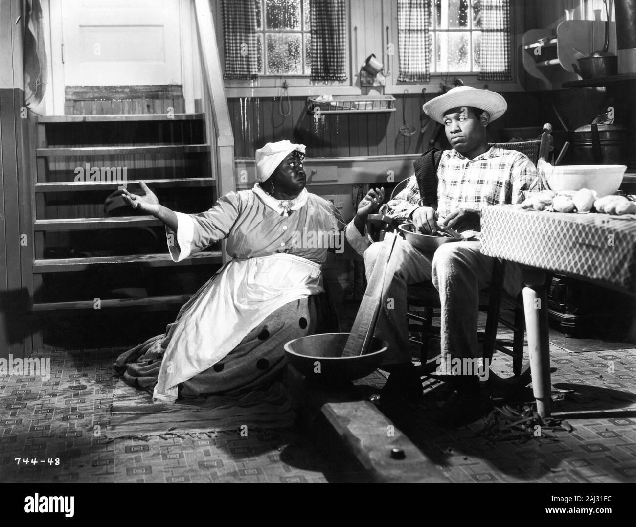 HATTIE McDANIEL and PAUL ROBESON singing I Still Suits Me in SHOW BOAT 1936 director JAMES WHALE novel Edna Ferber music JEROME KERN lyrics OSCAR HAMMERSTEIN II Universal Pictures Stock Photo