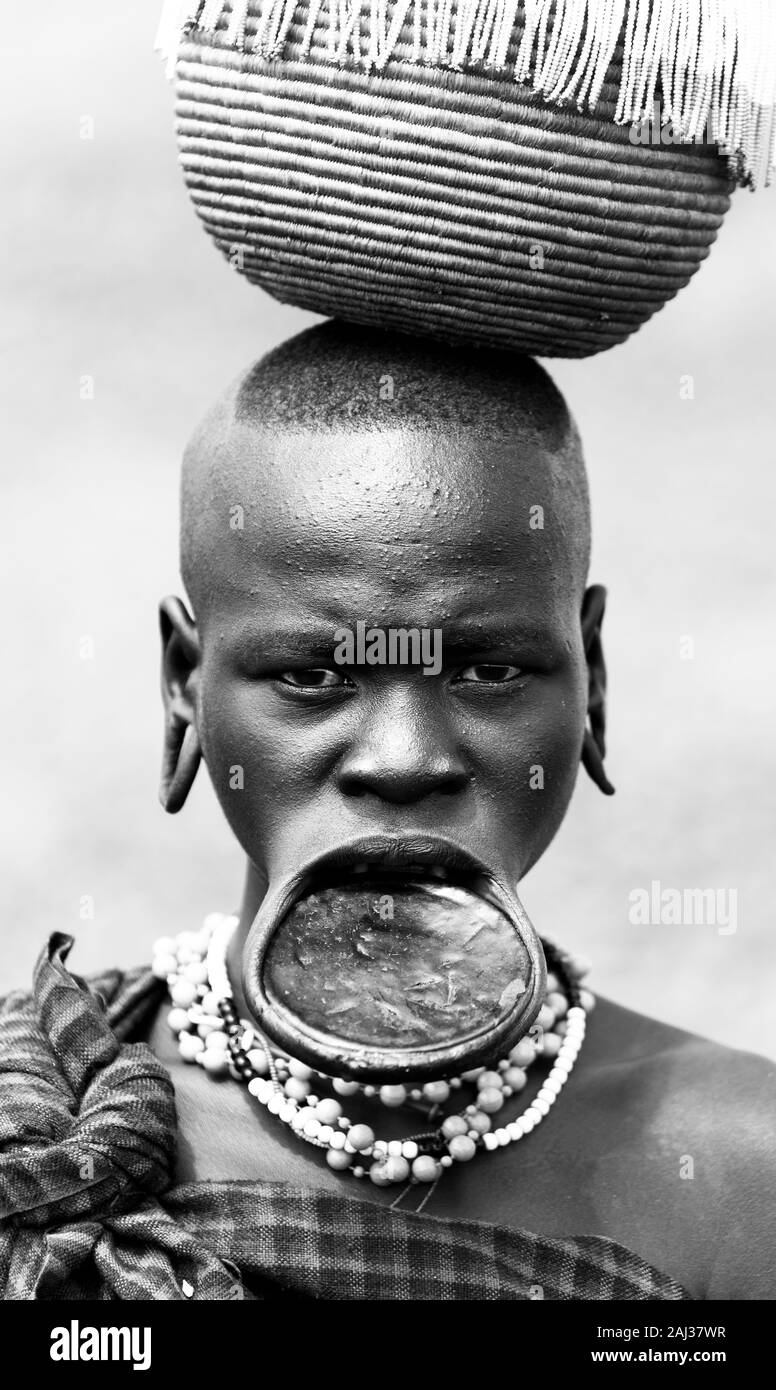Mursi people, Omo valley, Naciones, Ethiopia, Africa Stock Photo