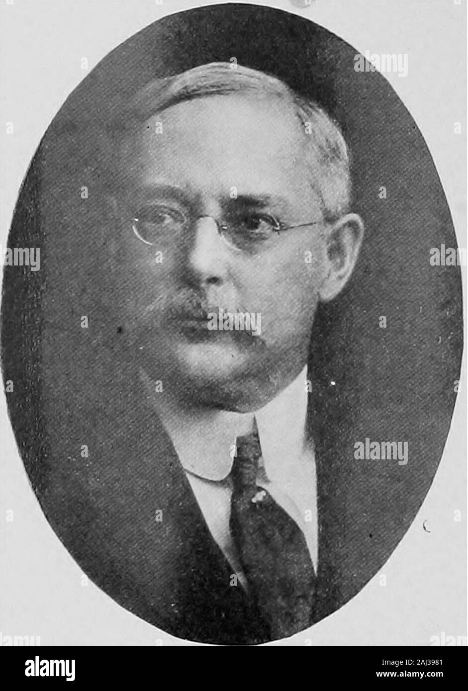 Empire state notables, 1914 . CHARLES OLIVER DEWEY Educator, Trustee Guardian Savings Bank Brooklyn, N. Y. LEWIS EDSON WATERMAN Manufacturer of Fountain Pens New York City 480 Empire State Notables CAPITALISTS, MERCHANTS, ETC.. Stock Photo