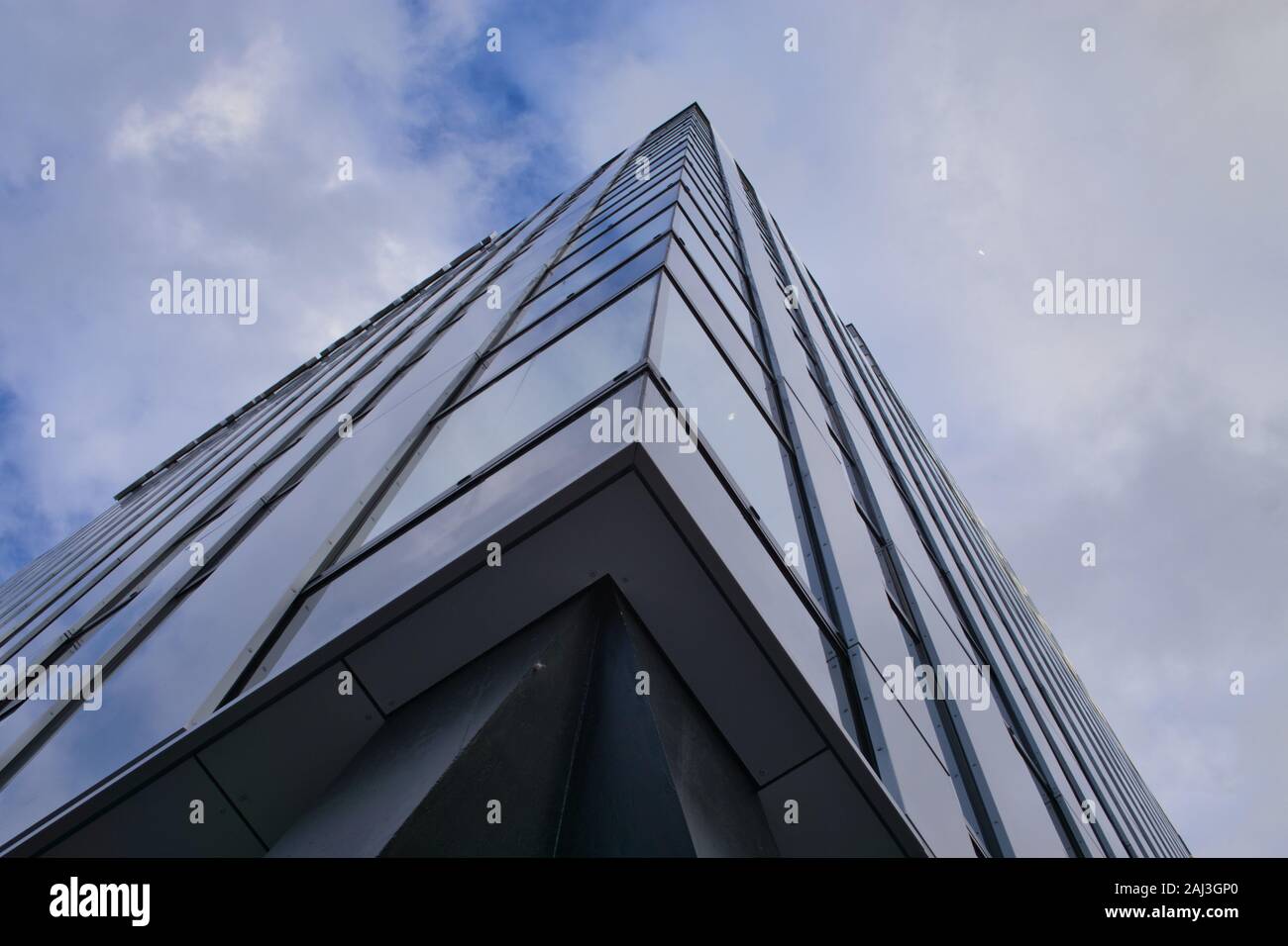 Buisiness-building reaching to the sky Stock Photo