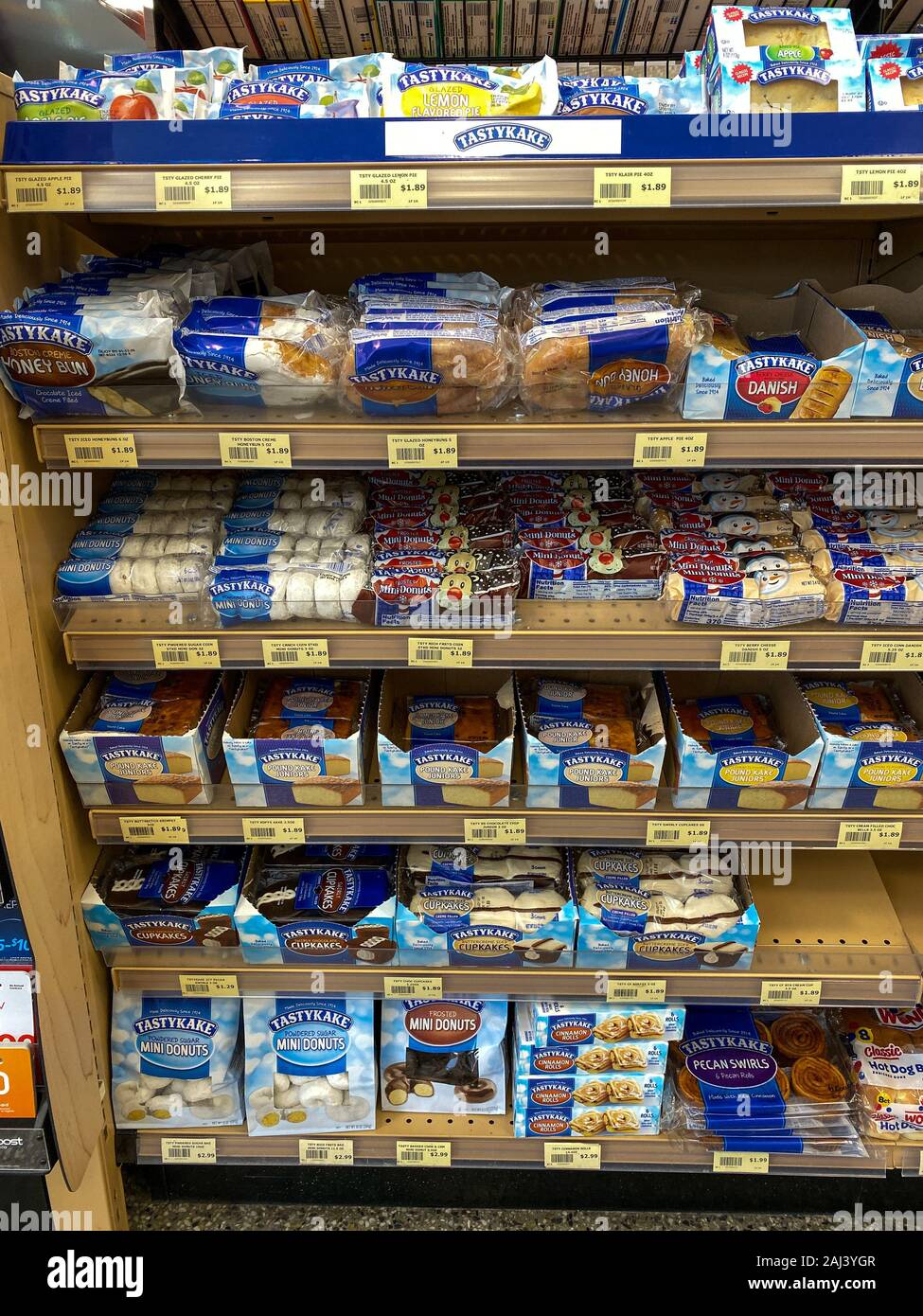 Orlando Fl Usa 12 11 19 A Display Of Tastykake Sweets At A Wawa Gas Station Fast Food Restaurant And Convenience Store Stock Photo Alamy
