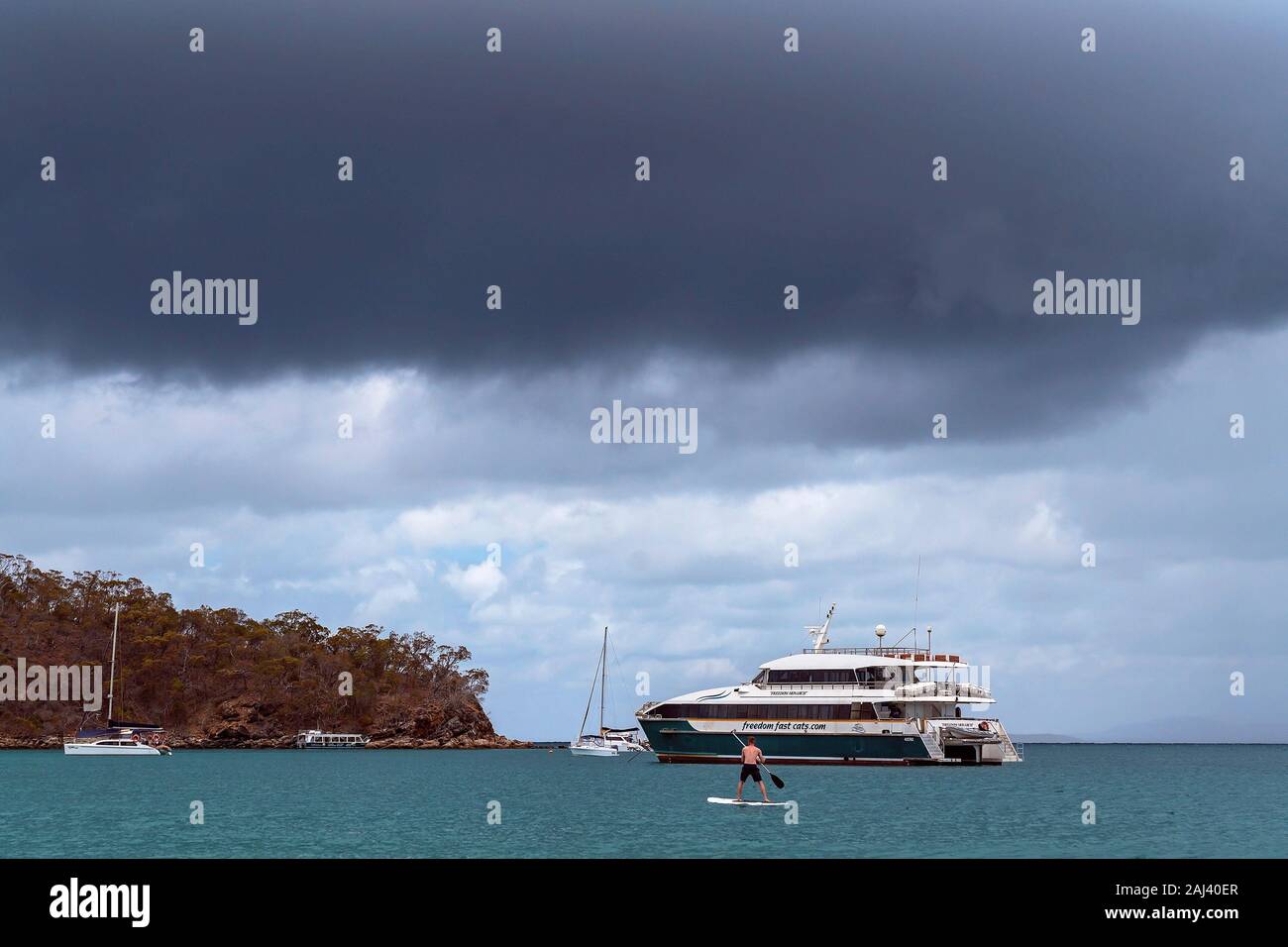 Glass bottom boat australia hires stock photography and images Alamy