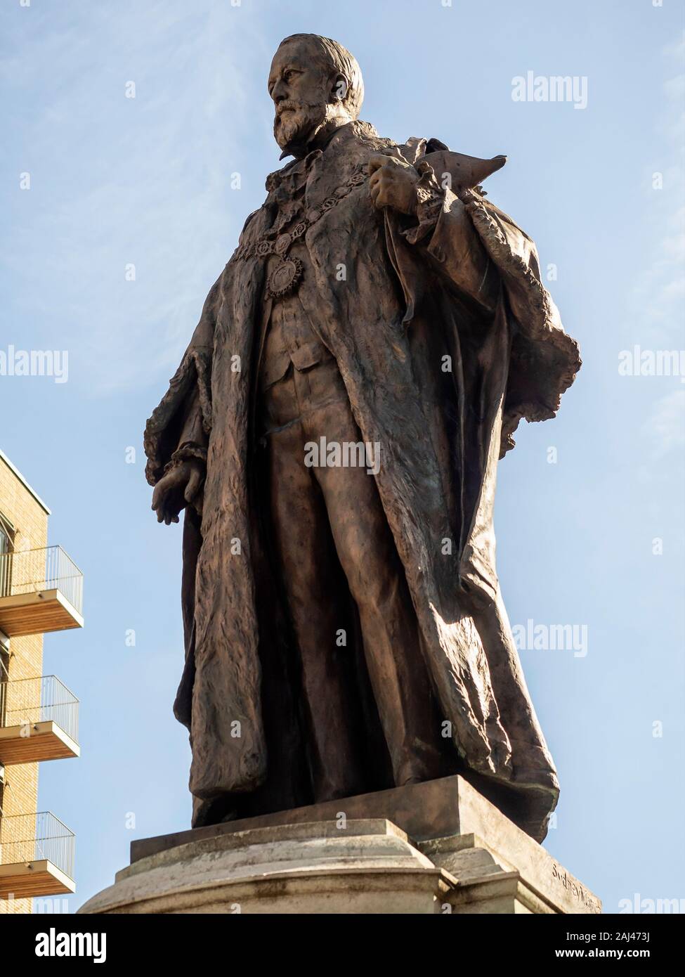 LONDON, UK - SEPTEMBER 29, 2018:   The statue of Samuel Bourne Bevington in Tooley Street Stock Photo