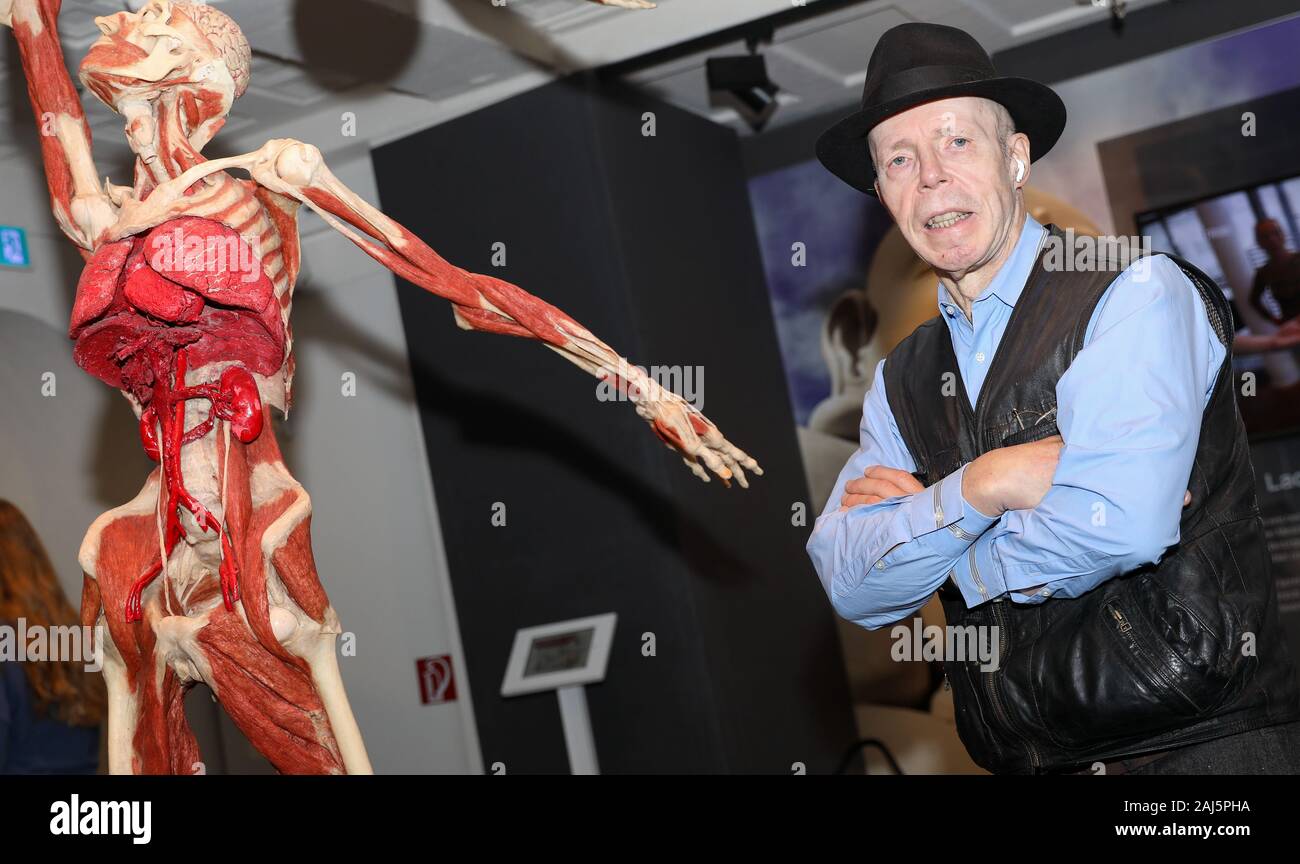 Heidelberg, Germany. 27th Dec, 2019. Plastinator Gunther von Hagens stands next to an exhibit in his 'Body Worlds Museum'. The controversial anatomist celebrates his 75th birthday on 10 January 2020. (to dpa 'A Life for Plastination - Gunther von Hagens turns 75') Credit: Christoph Schmidt/dpa/Alamy Live News Stock Photo