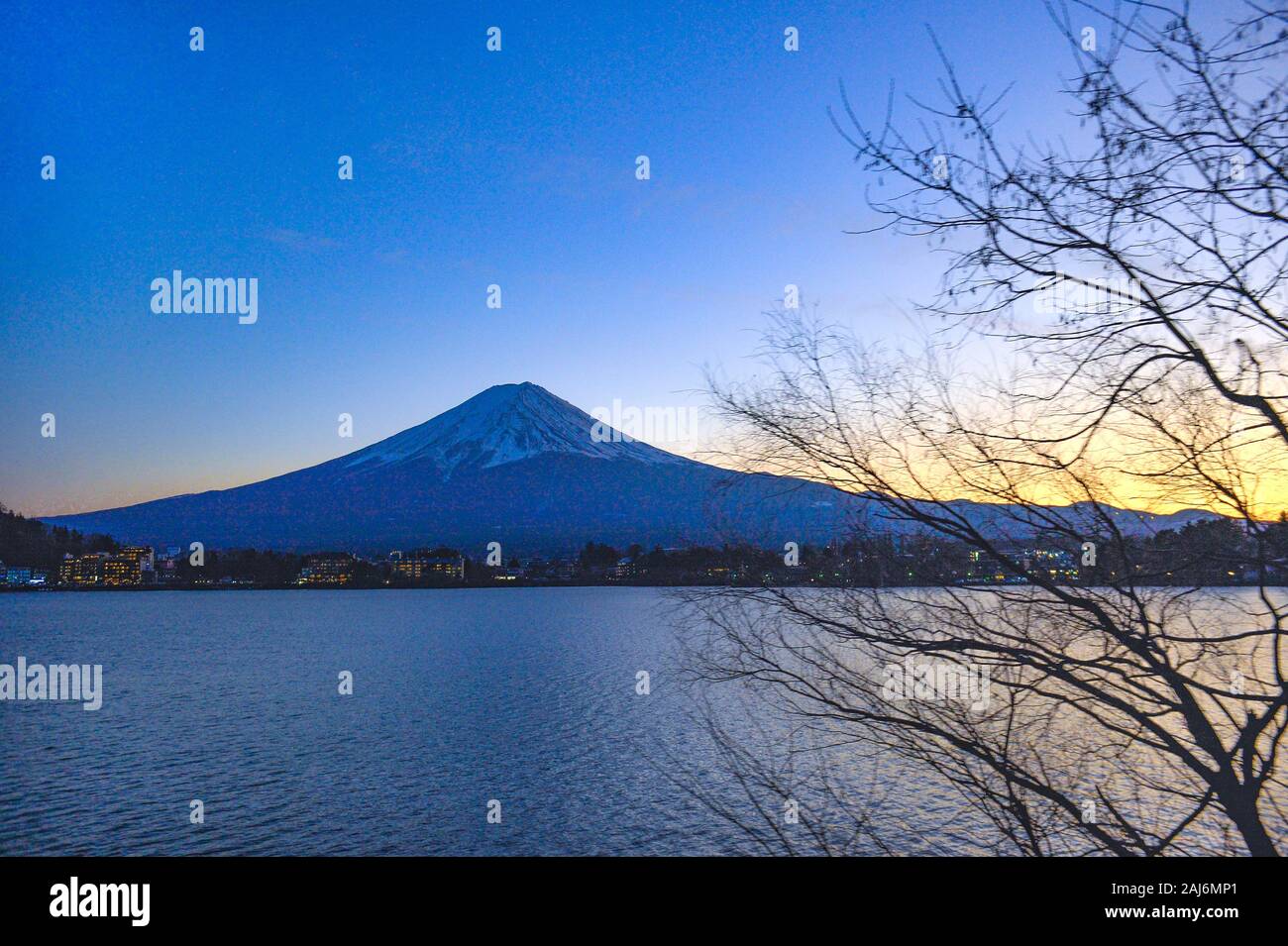 Yamanashi Japan 2nd Jan This Photo Shows The Sunset Scenery Of Mount Fuji Taken By Lake Kawaguchi In Yamanashi Prefecture Japan On Jan 2 A Lot Of Visitors Came Here