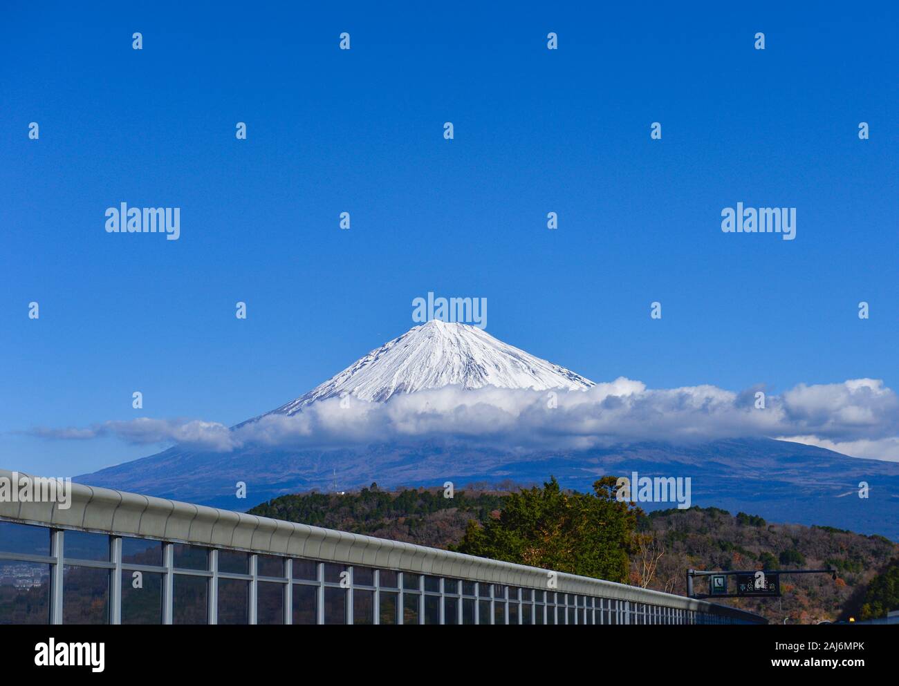 Yamanashi Japan 2nd Jan This Photo Shows The Scenery Of Mount Fuji Taken In Shizuoka City Japan On Jan 2 A Lot Of Visitors Came Here To Appreciate The Scenery