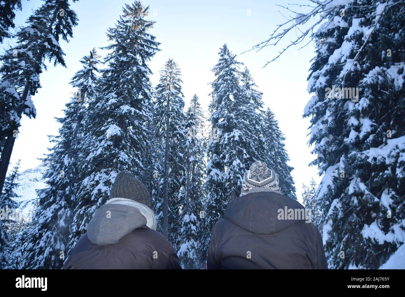 romantische Schlittenfahrt im Winter Stock Photo